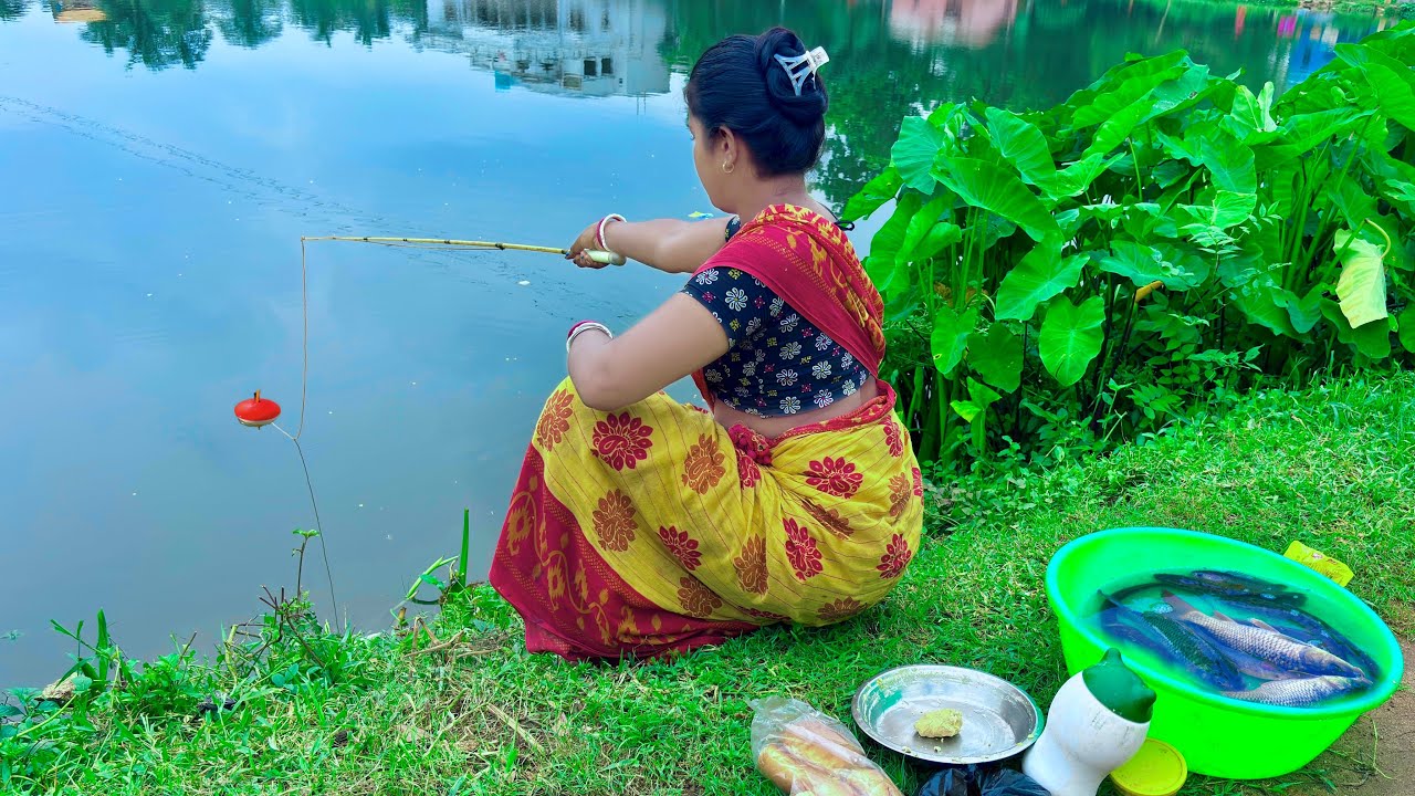 Fishing Video🎣🎣 || Village Beautiful Girl Fishing Happily In The Pond With Hook #hook_fishing