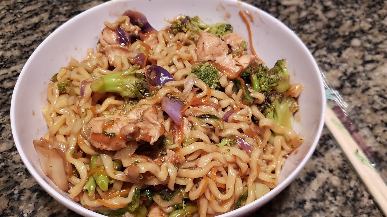 Yakissoba (Receita bem f&aacute;cil e deliciosa) - Nyna Brites