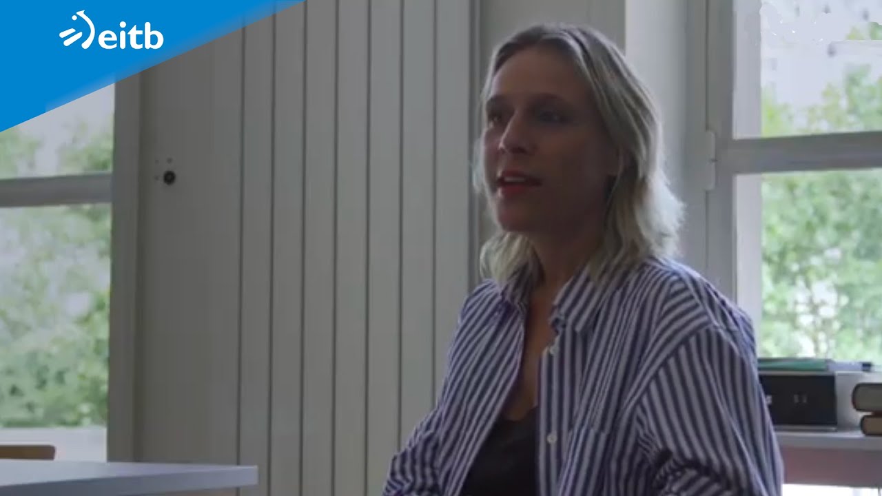 Miren Arzalluz: ''Balenciaga es un diseñador de diseñadores, nunca cedió a lo efímero''