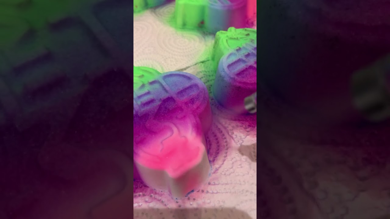 Bath bomb just spraying these ones 🩷 