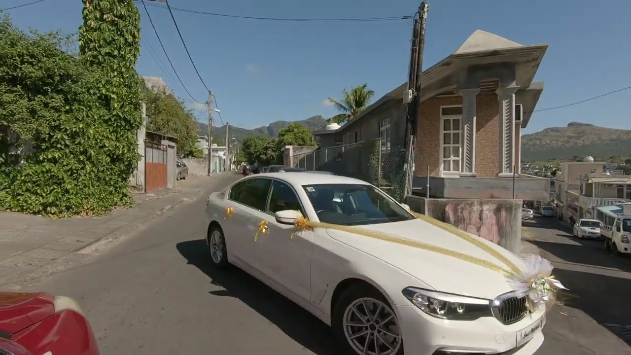 drive in mauritius to champ de mars from caudan POV