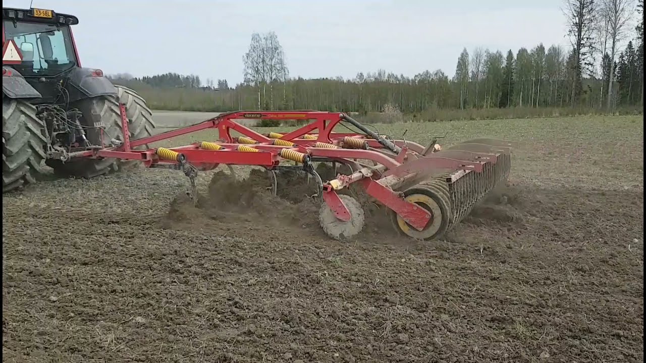 Kultivointia työkaluina Valtra ja Väderstad Cultus