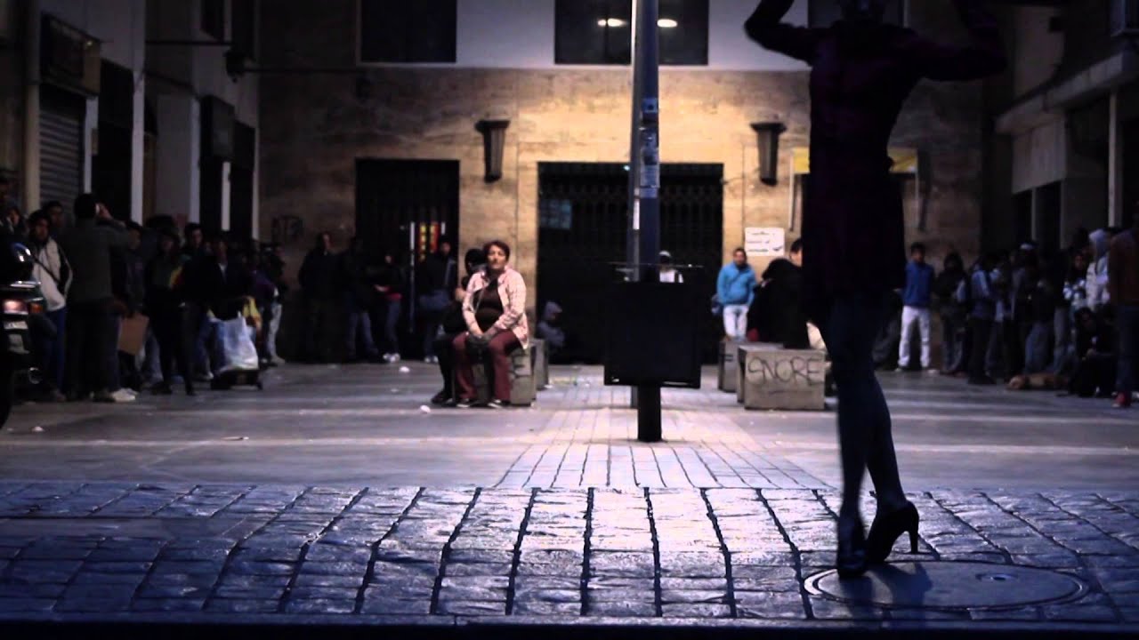 CALLE - Danza Contemporánea en Espacios Públicos. Performer: Yasminee Lepe.