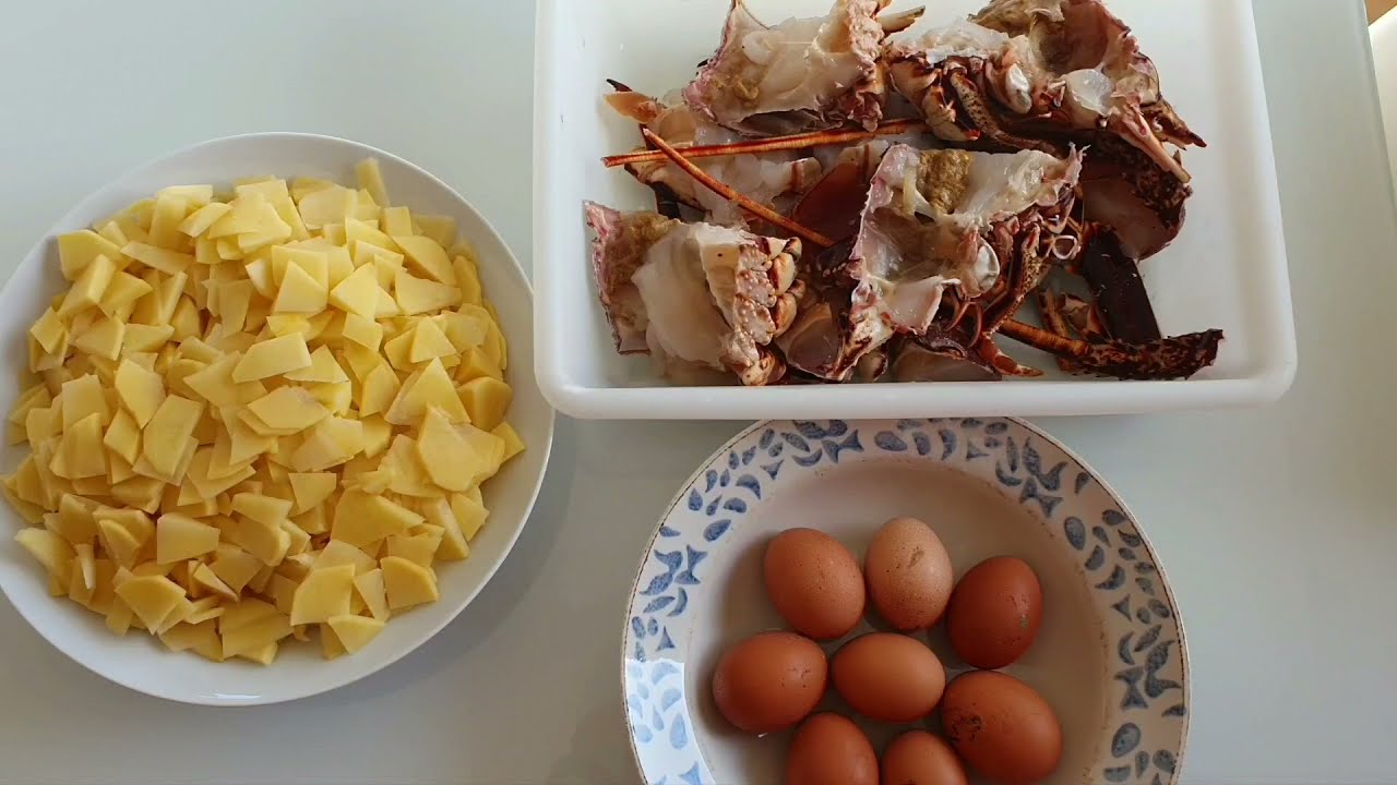 Langosta Roja con huevos y patatas fritas. Un espectáculo!