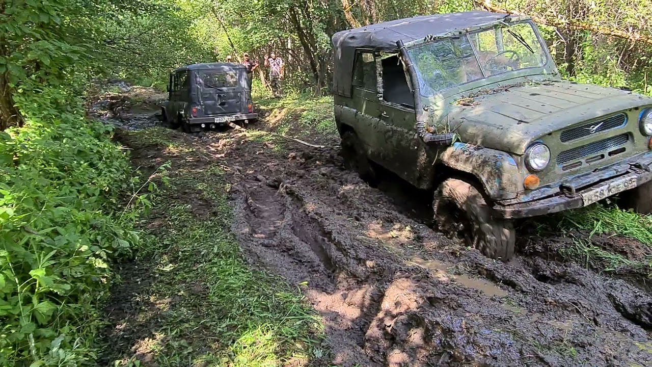 Немного полазили в грязи на нивах и уазиках