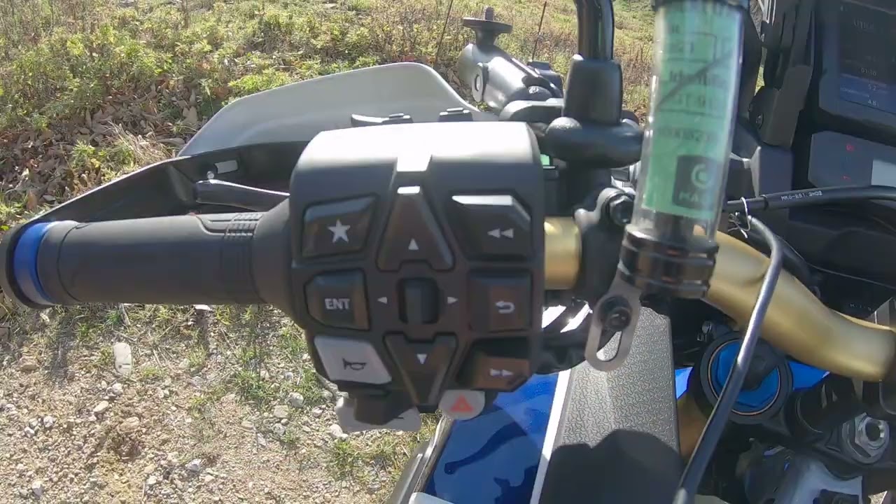 Honda Africa Twin 1100 2024 : test sur route + tuto sur le tableau de bord.
