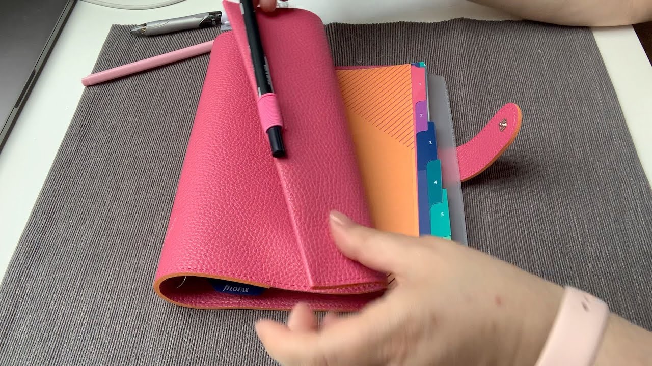 A look inside the Filofax Pop A5 planner