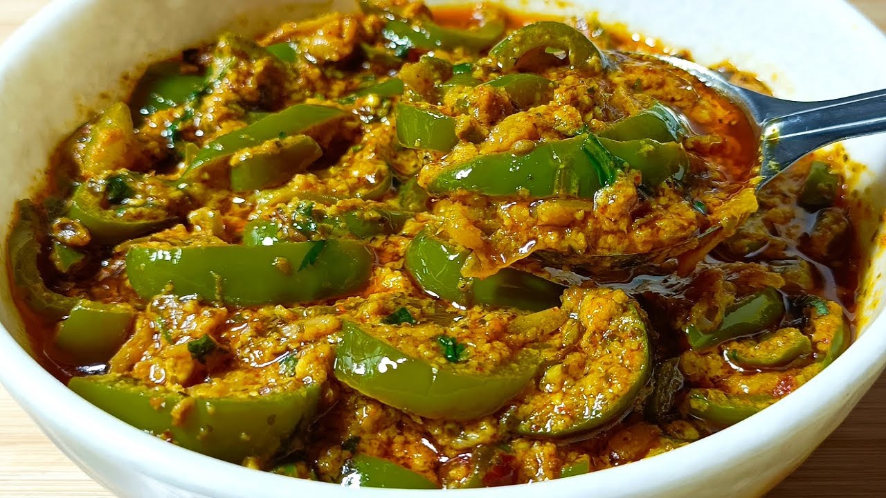 चटपटी शिमला मिर्च की सब्जी इस तरीके से बनाओगे तो चार की जगह छह रोटी खाओगे।।shimla mirch ki sabji।।