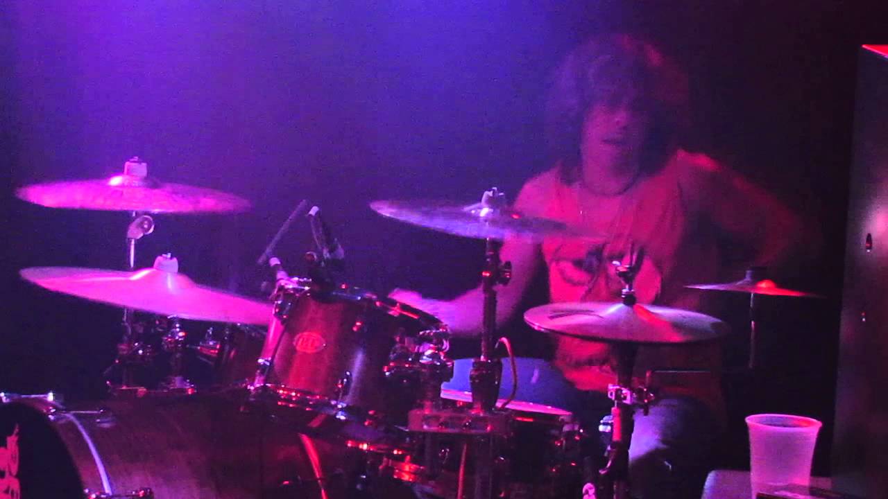 Jimi Tassone Beating them like they owe him $$$