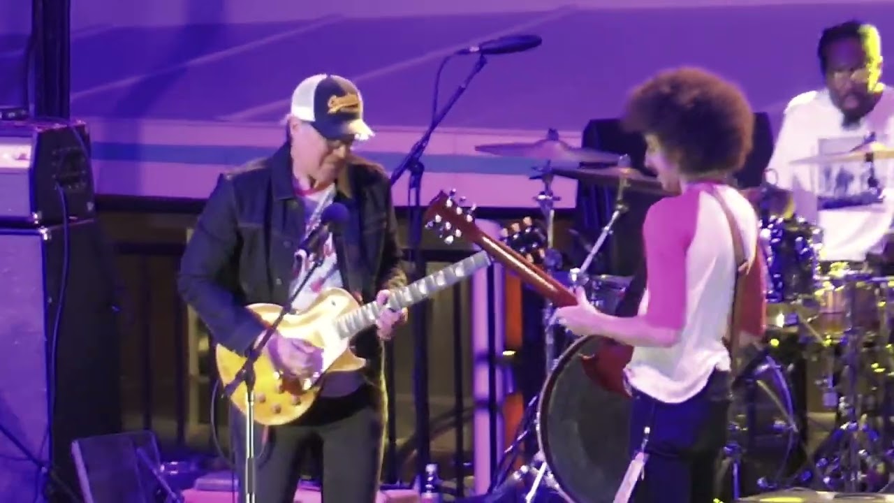 Jimmy Vivino, Henry James, and Joe Bonamassa - It Hurts Me Too