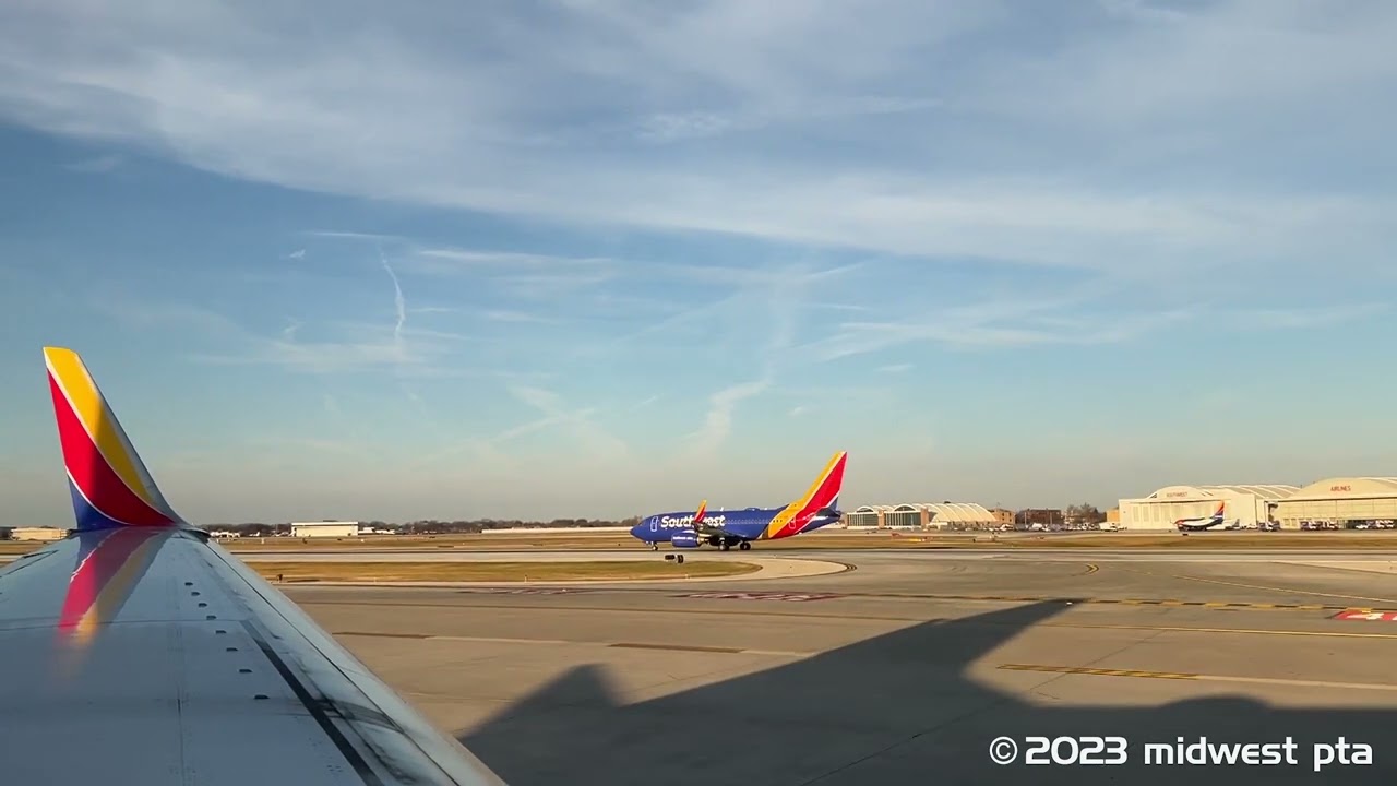 Southwest 737-700 - N429WN: Takeoff from Midway to LaGuardia (12/08/23)