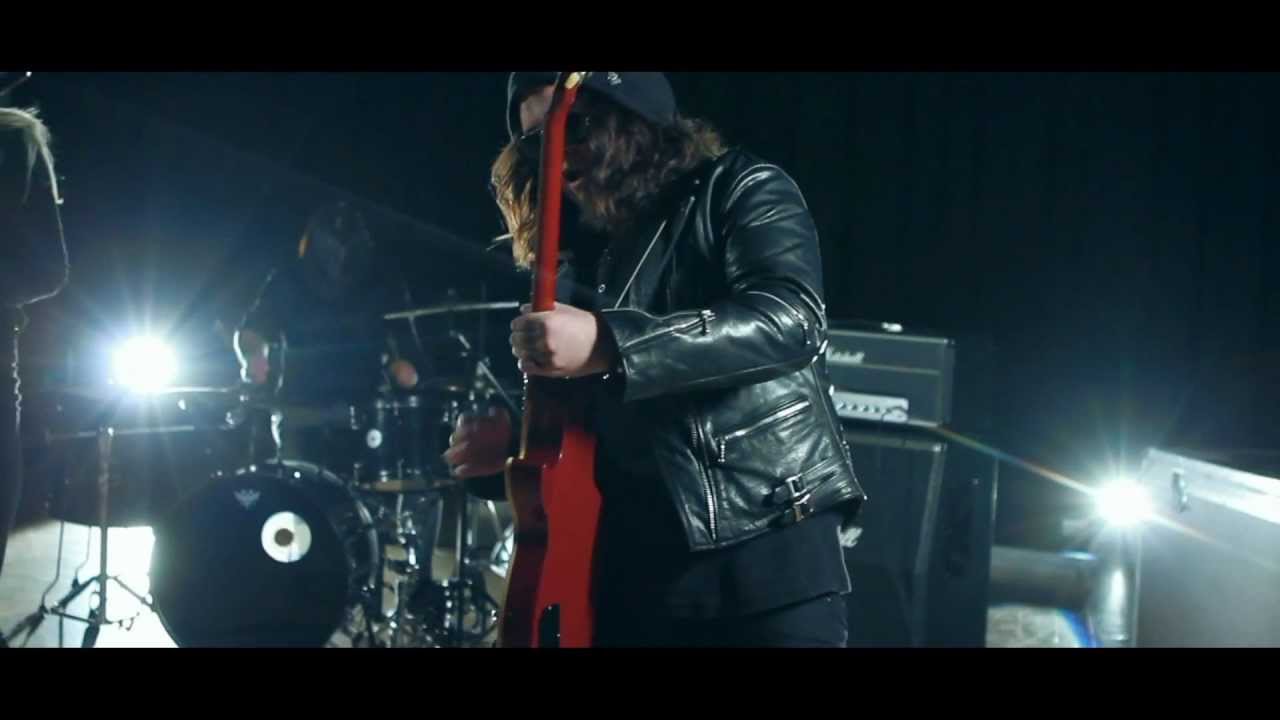 Phillie - Love With Fear (ft. Vilde Lie) OFFICIAL VIDEO