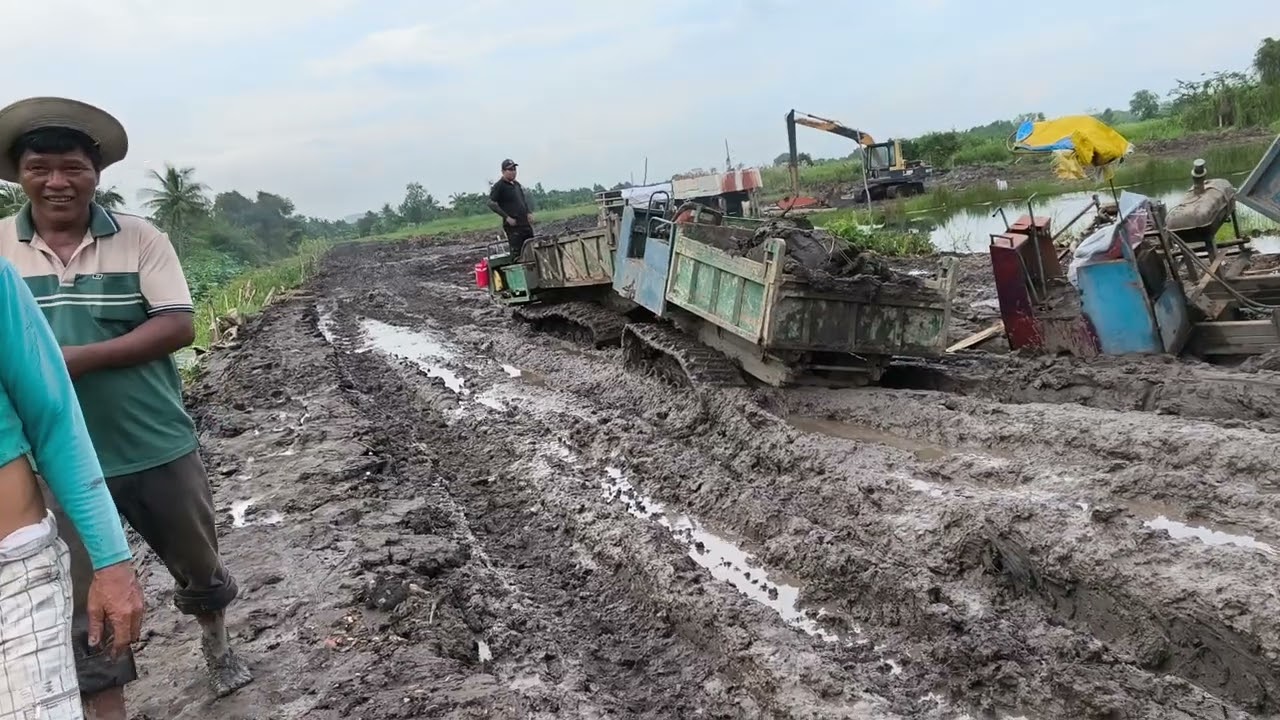Xe chở đất bị lún 1 lần 2 chiếc rồi sao lên đây #mientay #anhemmientay #xe 