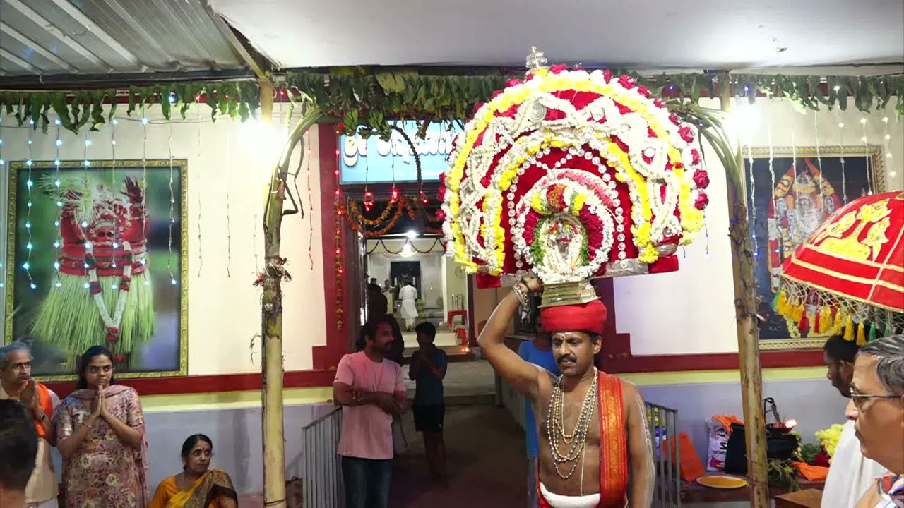 Vishnu Murti Anapooneswary Procession / Karnataka temple / swami rupam