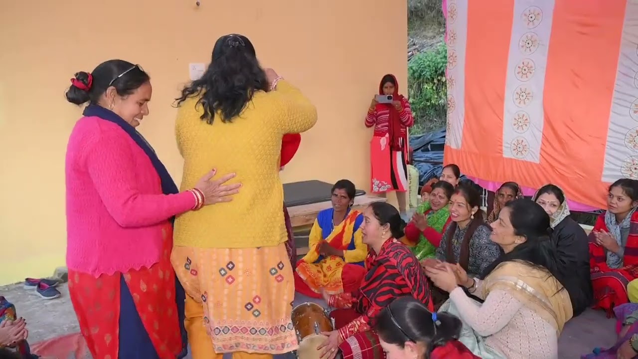 शादी में कीर्तन संध्या 😍गांव में ऐसे होता है। महिला संगीत 😊🤗