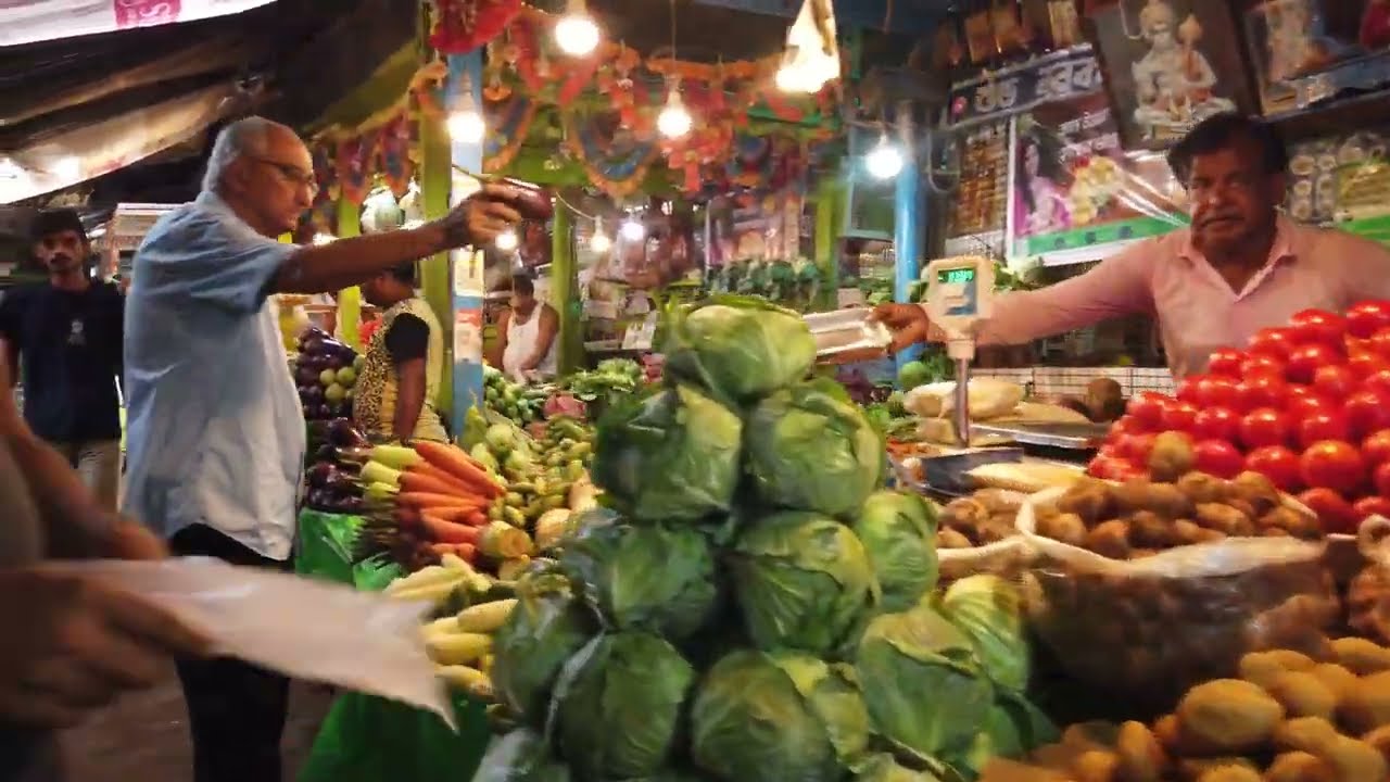 Walking The Largest Market of Kolkata Gariahat Market or Ballygunge Early Morning, West Bengal IN 4K