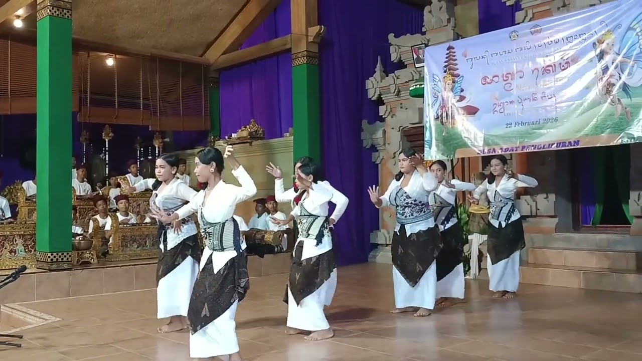 Tari Penyambutan Bulan Bahasa Bali VIII  di Desa Adat Penglipuran Bangli Bali 