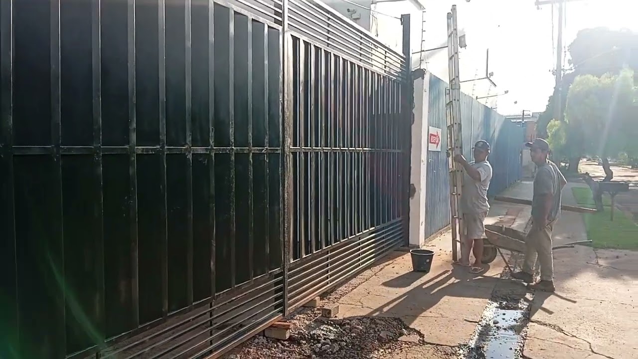 Estalando portão 