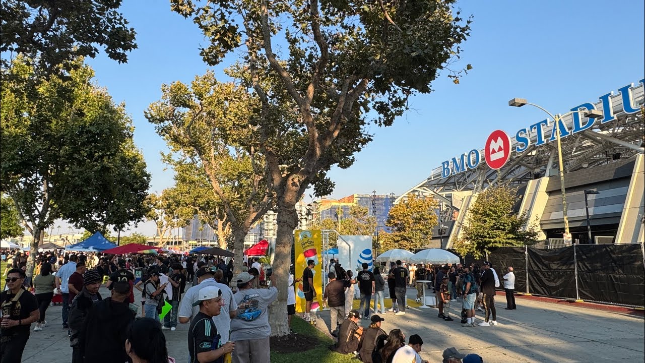 손흥민 엘에이 도착! LAFC 홈경기에 나와있습니다!!
