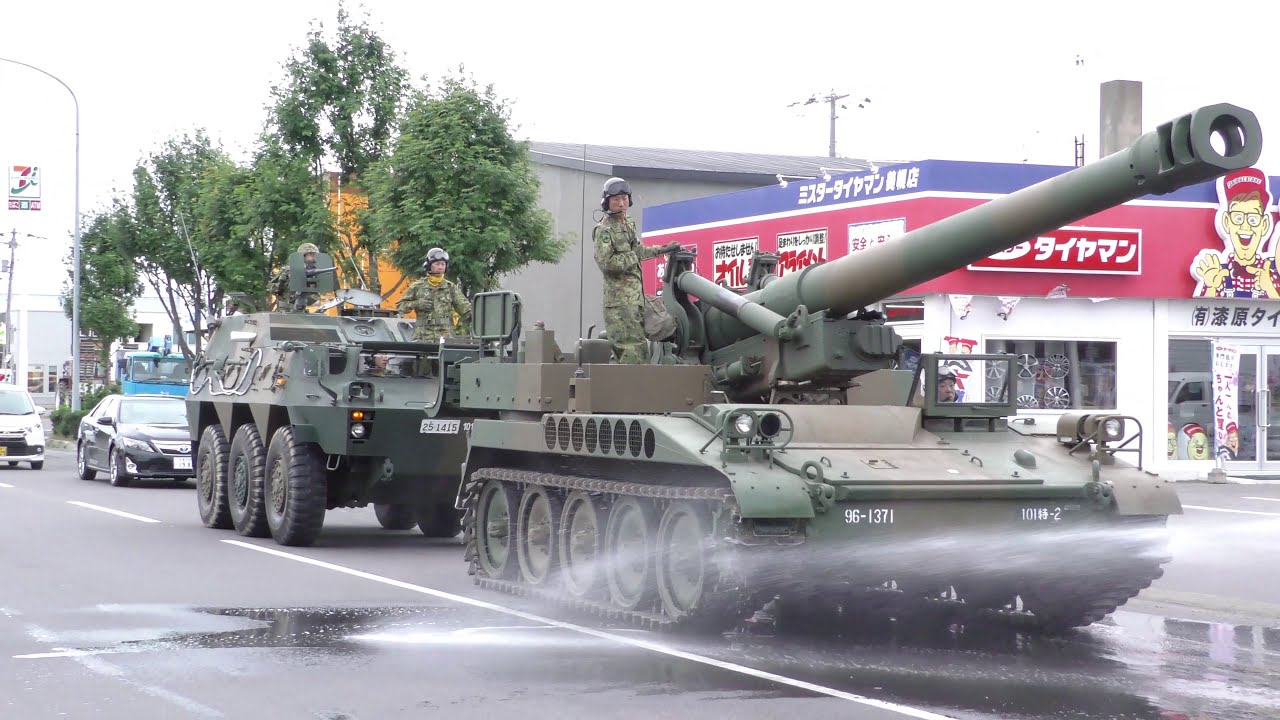 ちょっと狭くね？一般道から待機場所（街中パレードに参加する自衛隊車両）2019,7,13