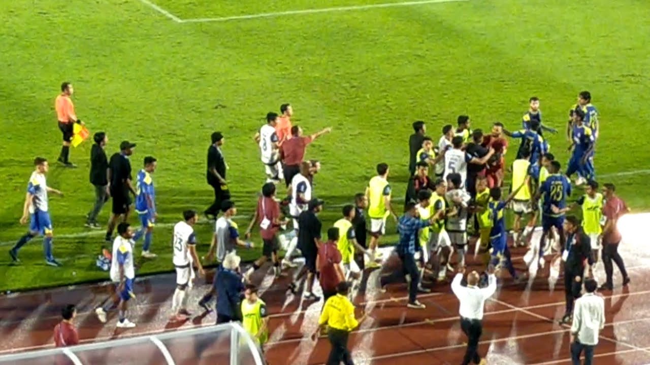 Momen Panas di Bench Official Arema vs Persija Jakarta 