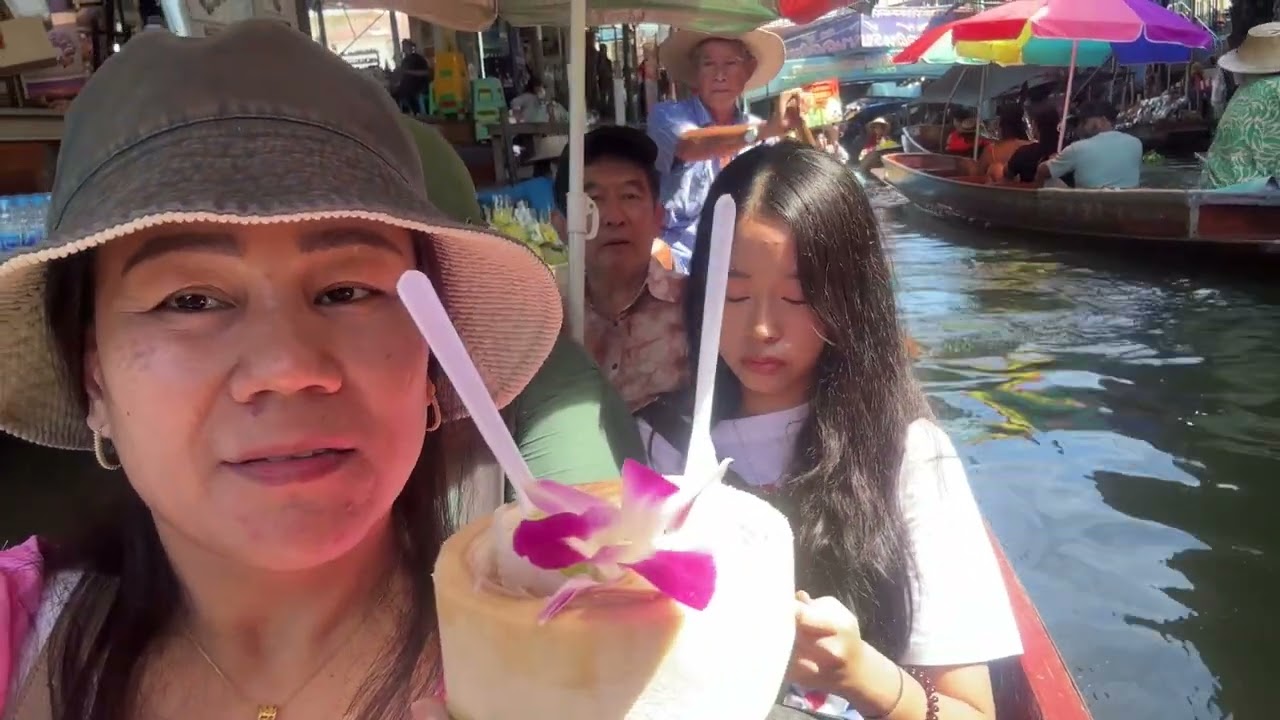 Damnoen Saduak Floating market Thailand @Mhelz Storiary