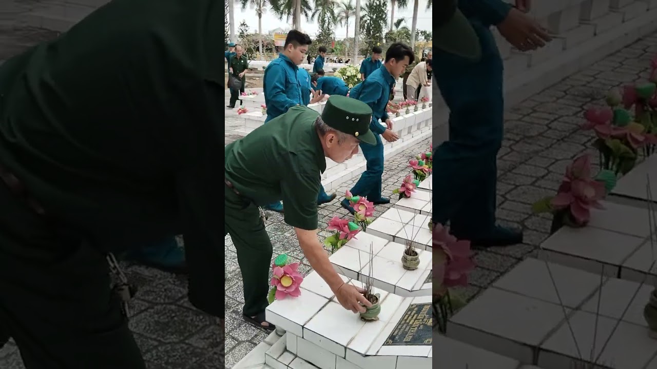 Để tưởng nhớ các anh hùng liệt sĩ, hôm nay tết quân dân xã Chợ Lách tỉnh Vĩnh Long, đến thắp hương 