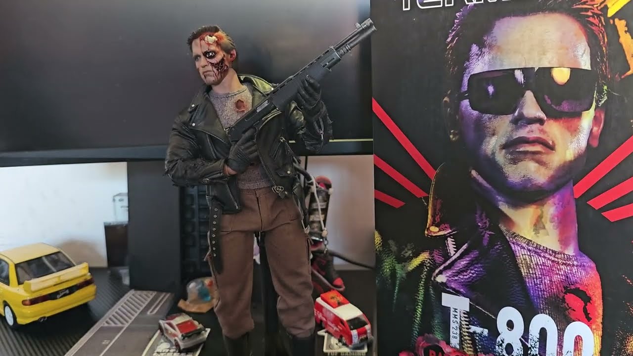 Hot Toys Terminator T-800 Battle Damaged 1/6