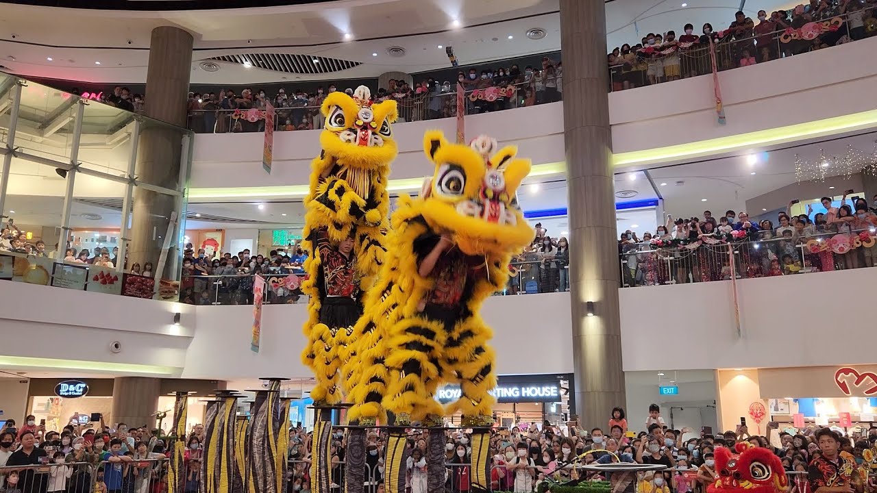 新加坡威鹰龍狮學院 Singapore Wei Eng Twin Lion High Poles Performance at Compass One on 29/01/23