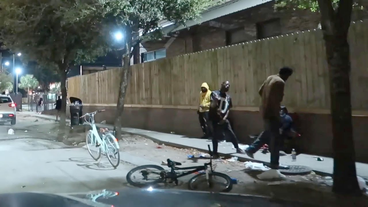 NEW ORLEANS REAL STREETS AND HOODS LATE AT NIGHT