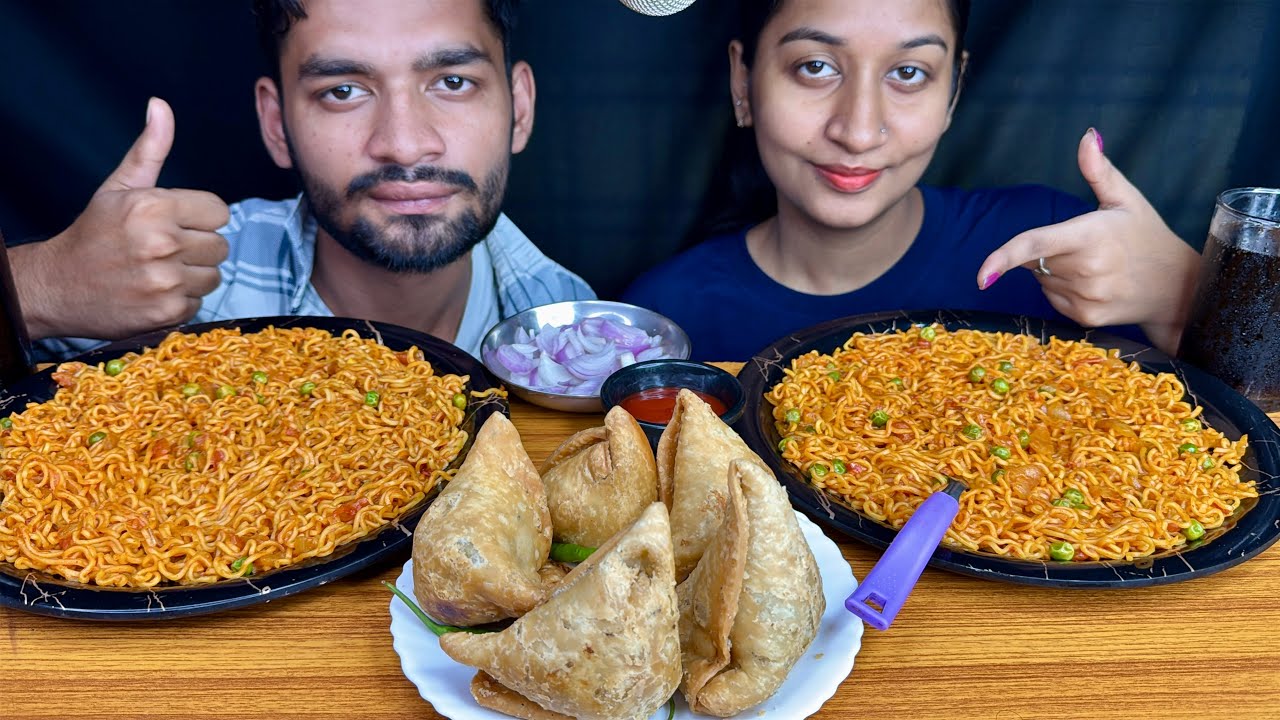 EATING SPICY VEGETABLE MAGGI& JUMBO ALOO SAMOSE& THUMPSUP || INDIAN FOOD MUKBANG| SPICY MAGGI SAMOSE