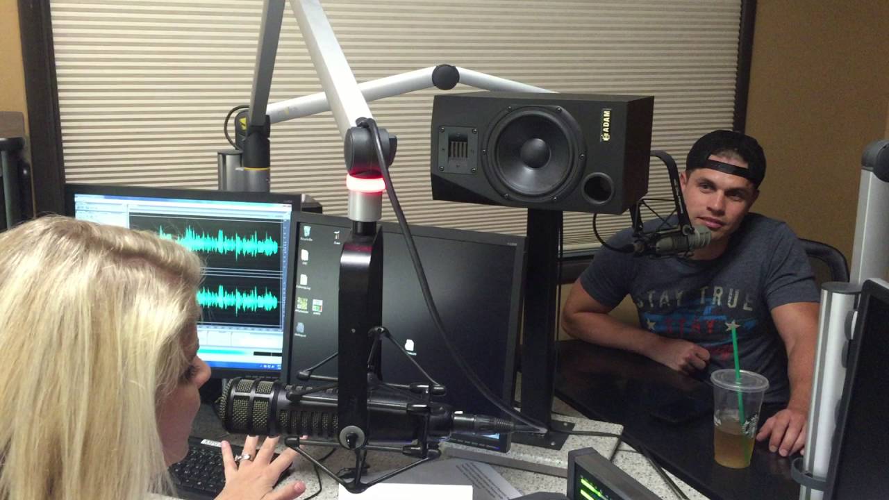 Dustin Lynch Admits To Sleeping On the Sidewalk and not Paying A Ticket - K-FROG Radio