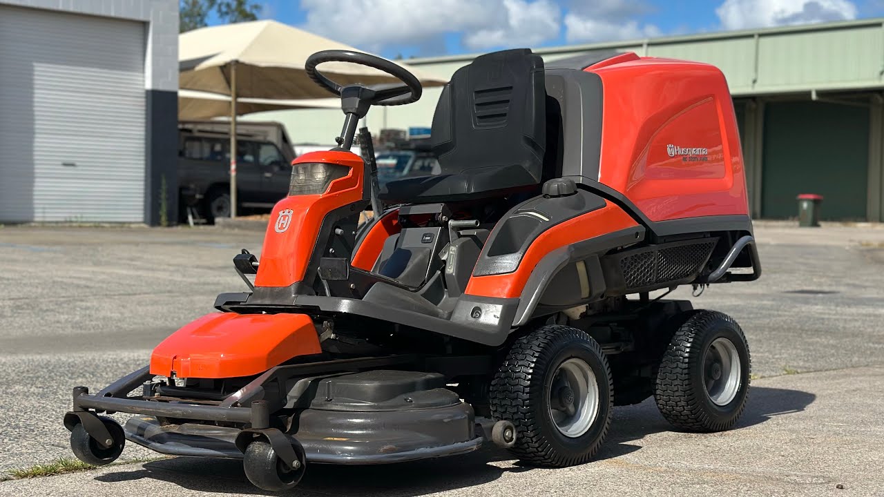 Husqvarna RC320Ts Articulated Ride On Mower Rear Catcher Walk Around