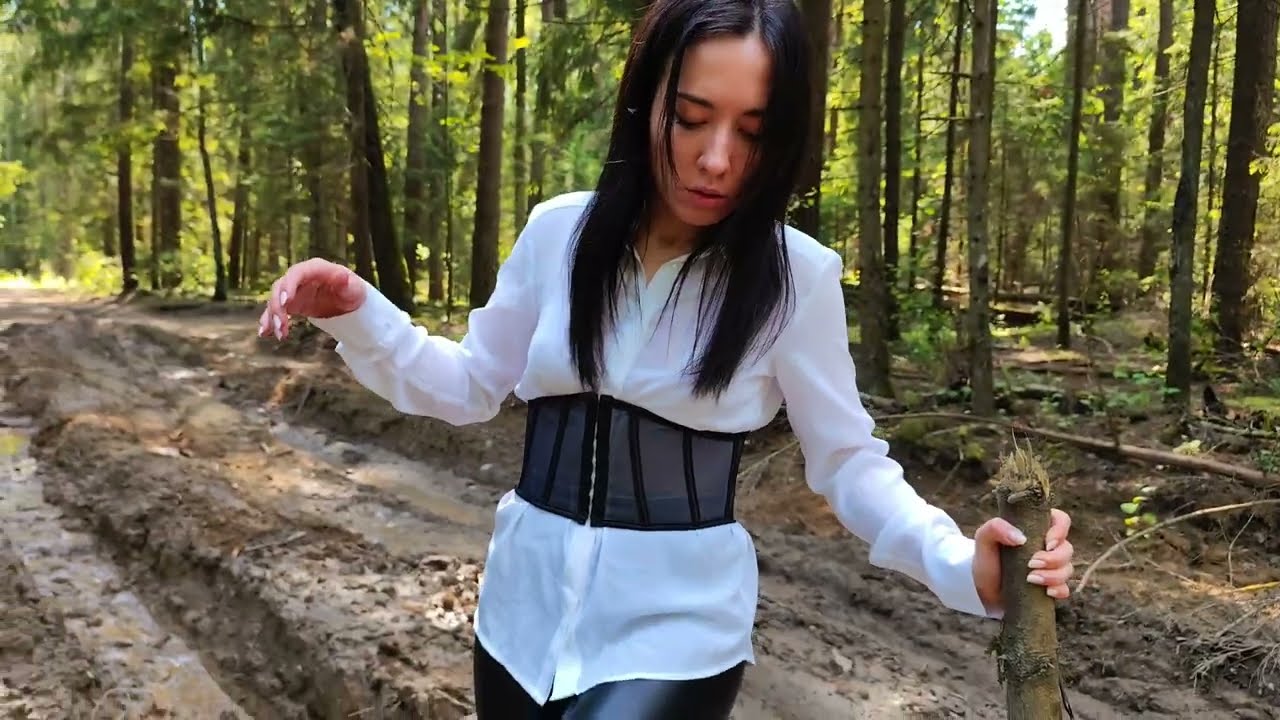 Elizabeth girl leather boots and leather leggings deep mud. Wet boots.