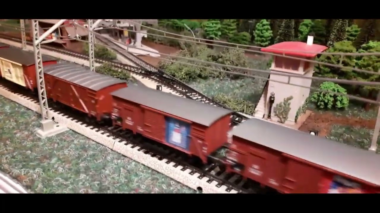 Märklin analog -Teil 114- 16 Flachdach Güterwagen Trix Express Roco und Märklin an meiner 3047 BR44