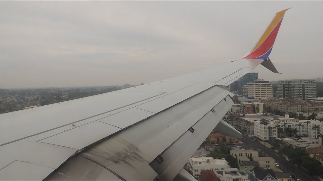 Southwest Airlines Boeing 737-700 [N7752B] descent and landing in SAN