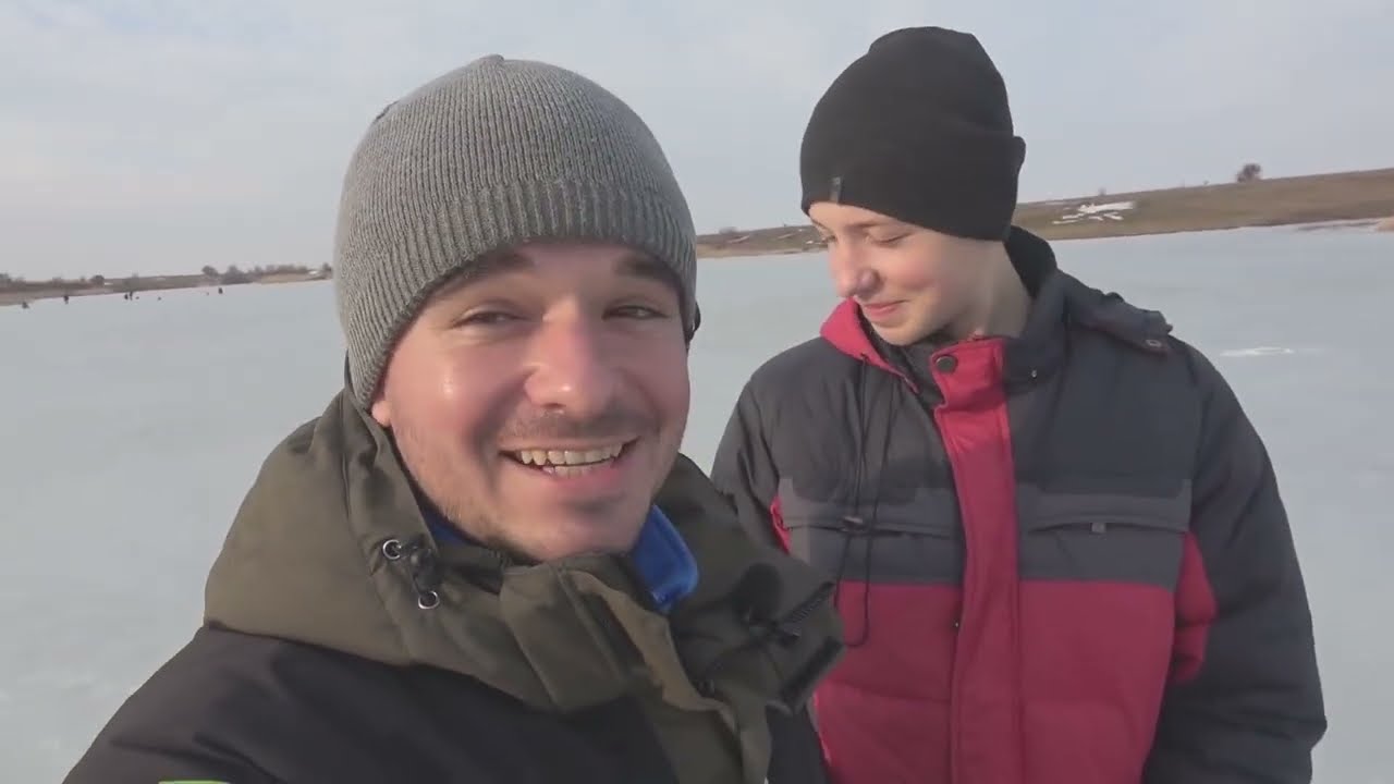 Мартовский лёд.  Как карася найти и поймать.
