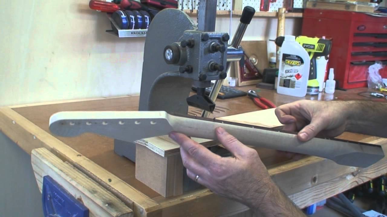 Stratocaster Guitar Build - Part 4 - Building A Stratocaster Guitar Neck