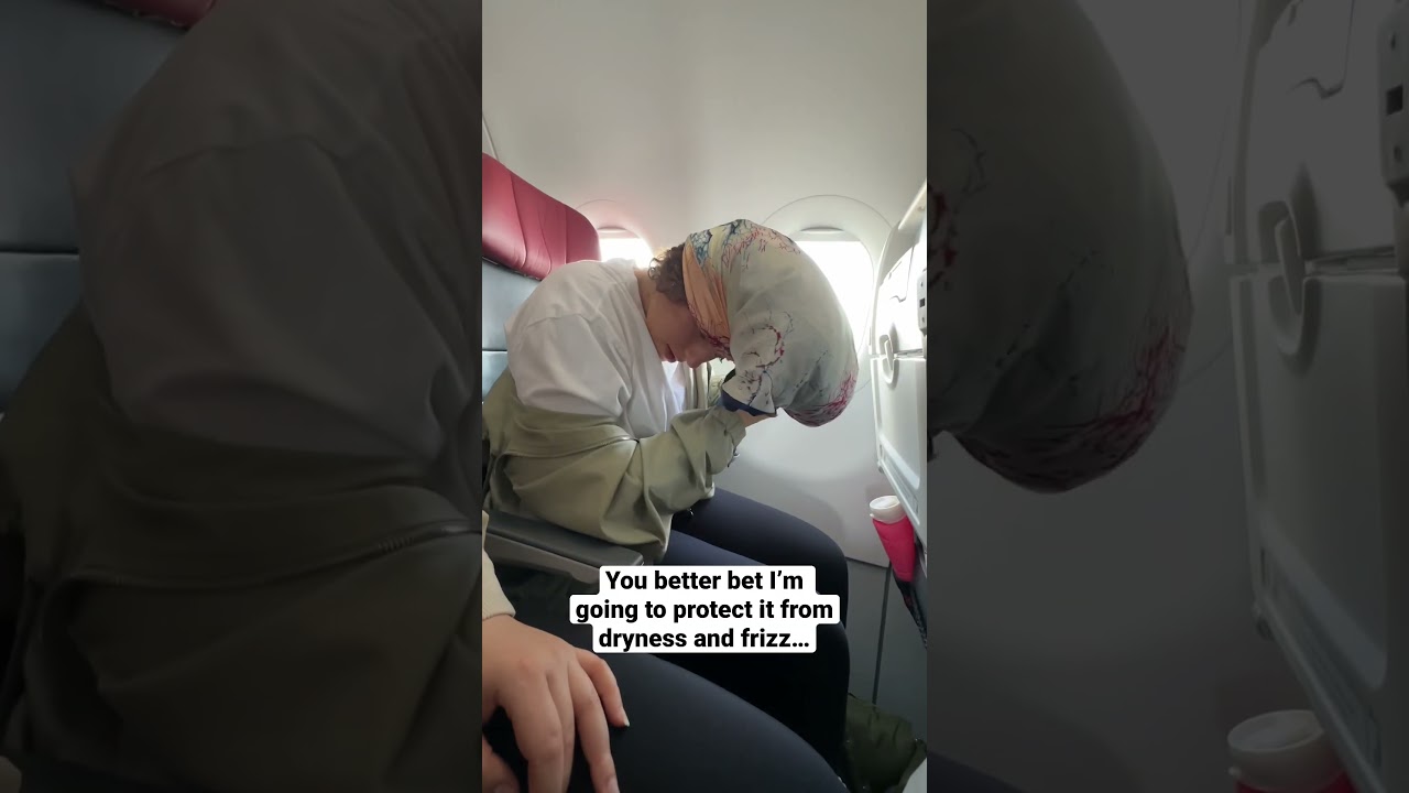 HOW I PROTECT MY CURLY HAIR FROM FRIZZ ON A FLIGHT ✈️