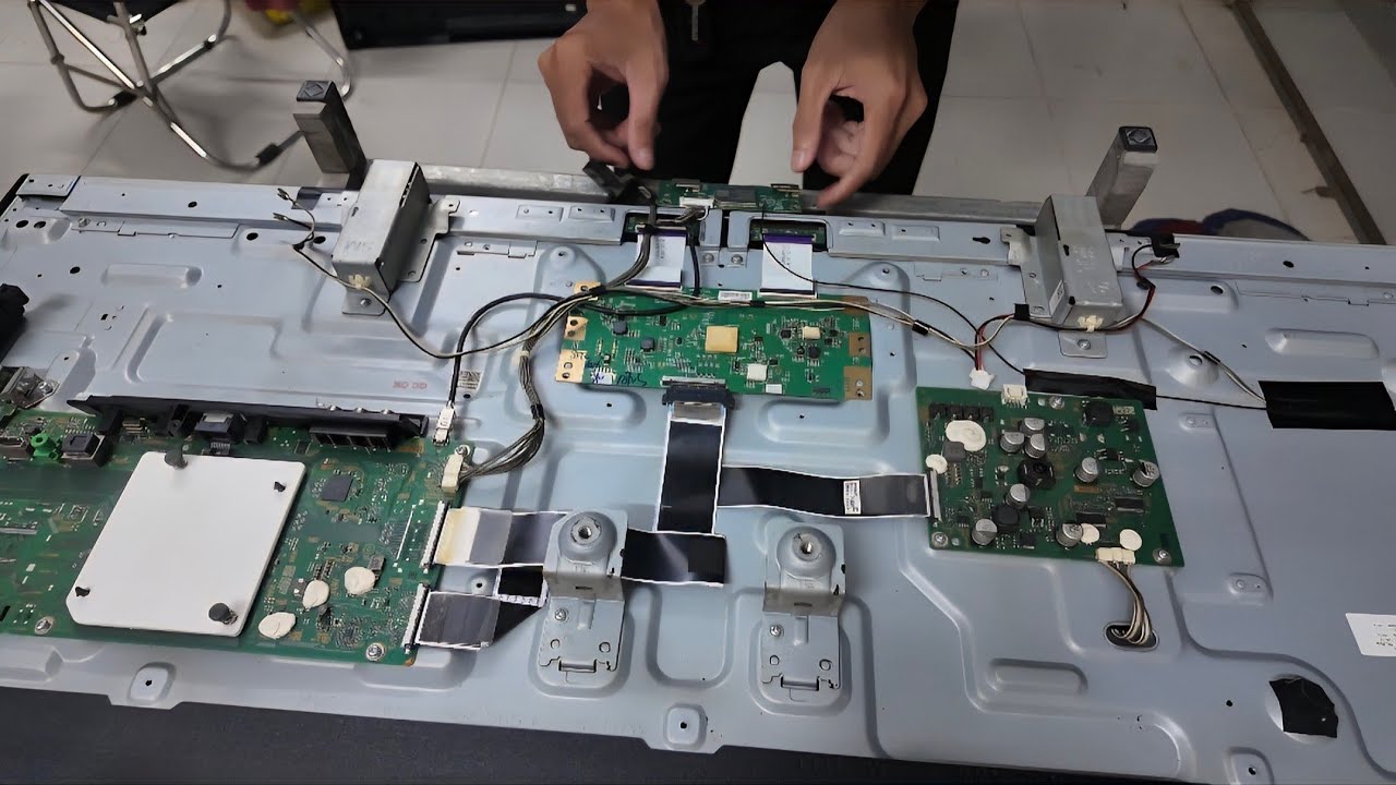 Mua phế liệu gặp tivi SONY 43X8000G bể màn hình và cái kết 