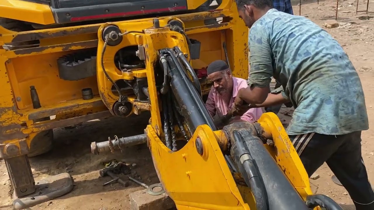 Jcb 3dx में बुम की मेन पिन का पिन ओर बूश चेंज करवाये।10000 hours par change karwaye main pin bush