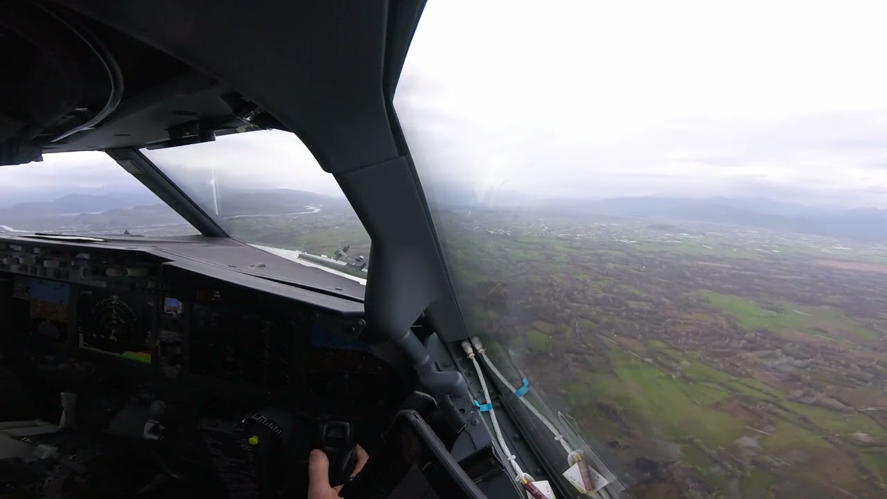 Approach & Landing Podgorica Airport, Montenegro, RWY36, Boeing 737-MAX 8200