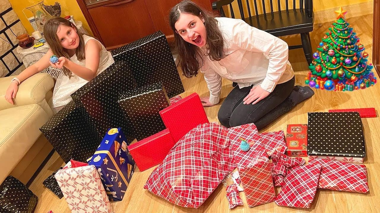 ¡Abrimos nuestros regalos de Navidad con Kalys y Athéna!