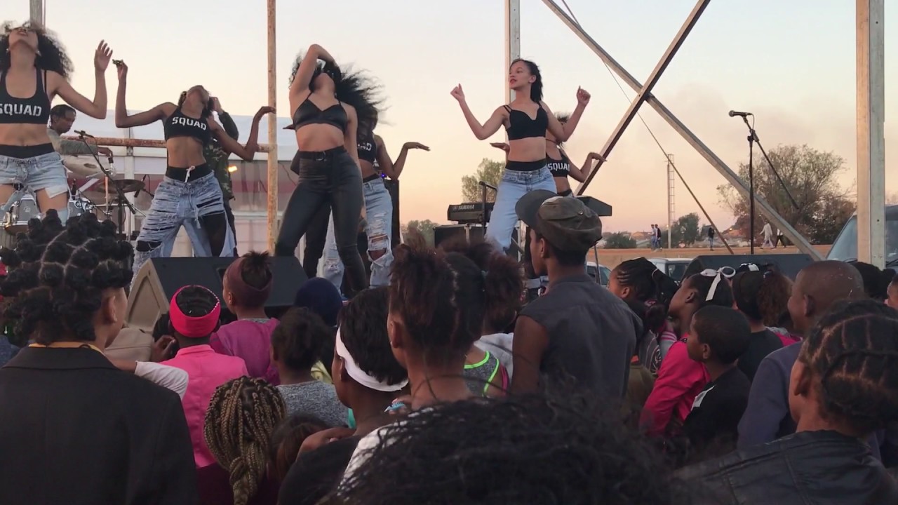 Music artist and performer, Just Robyn wowed the crowd as she took to the stage with her dancers