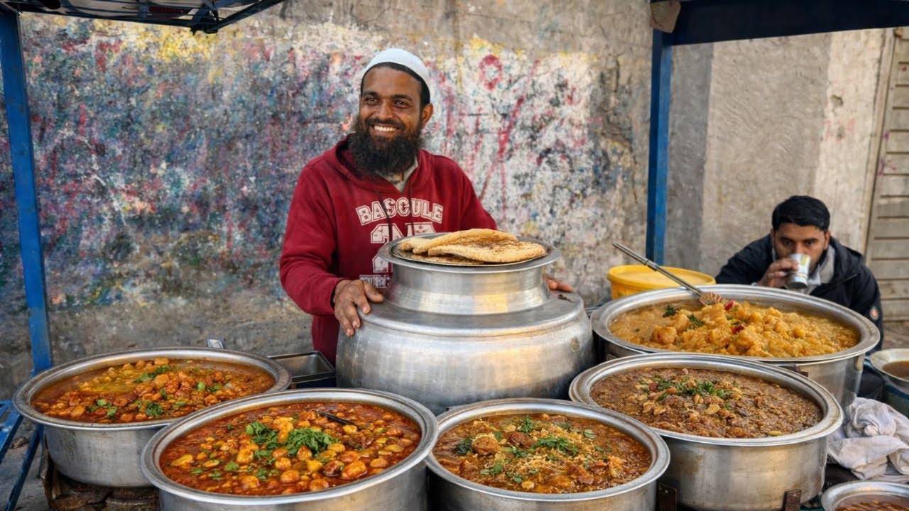 🇵🇰 PAKISTANI CHEAPEST STREET FOOD IN LAHORE 😱 | HAFIZ NASHTA POINT | DESI BREAKFAST