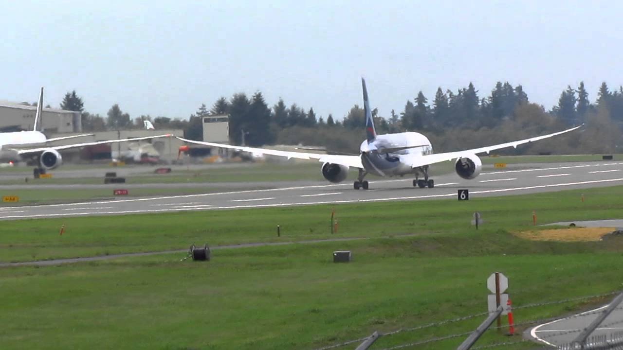 LAN Airways Boeing 787-8 Dreamliner Takes Off From KPAE On Runway 16R