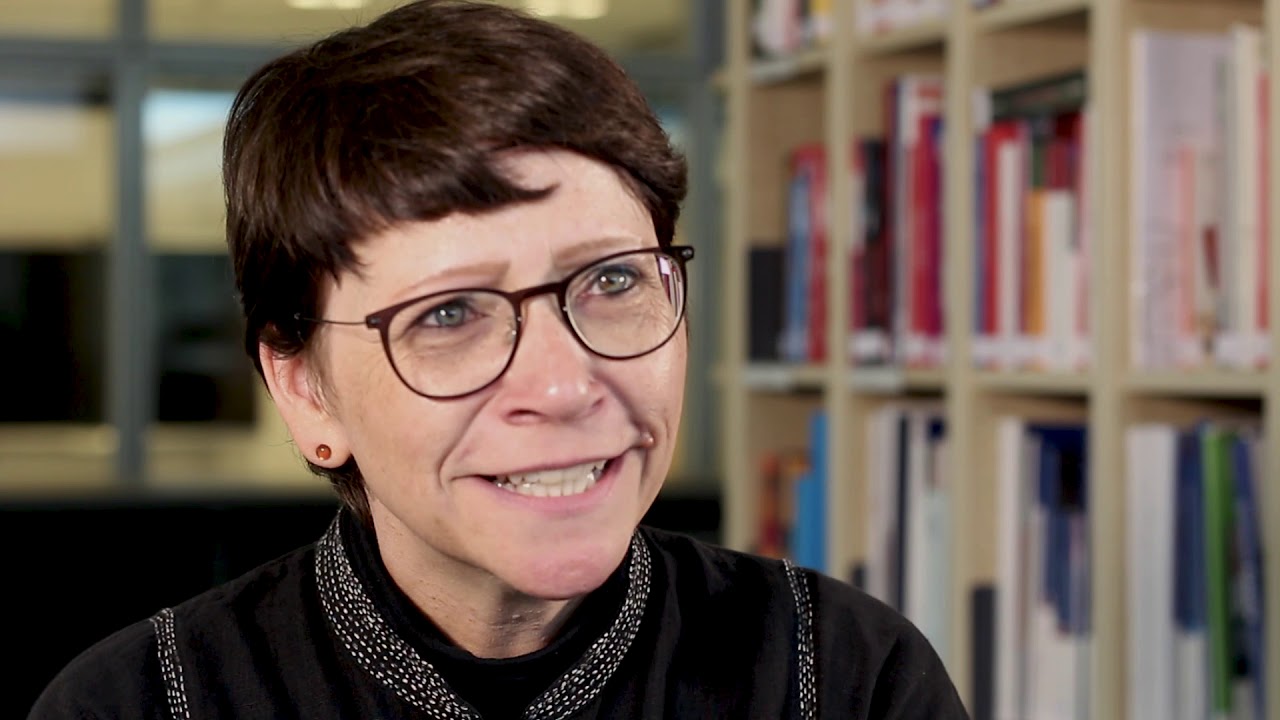 Unmögliche Solidarität? Migration, Bildung & Demokratie - KURZ GEFRAGT mit Prof. Castro Varela