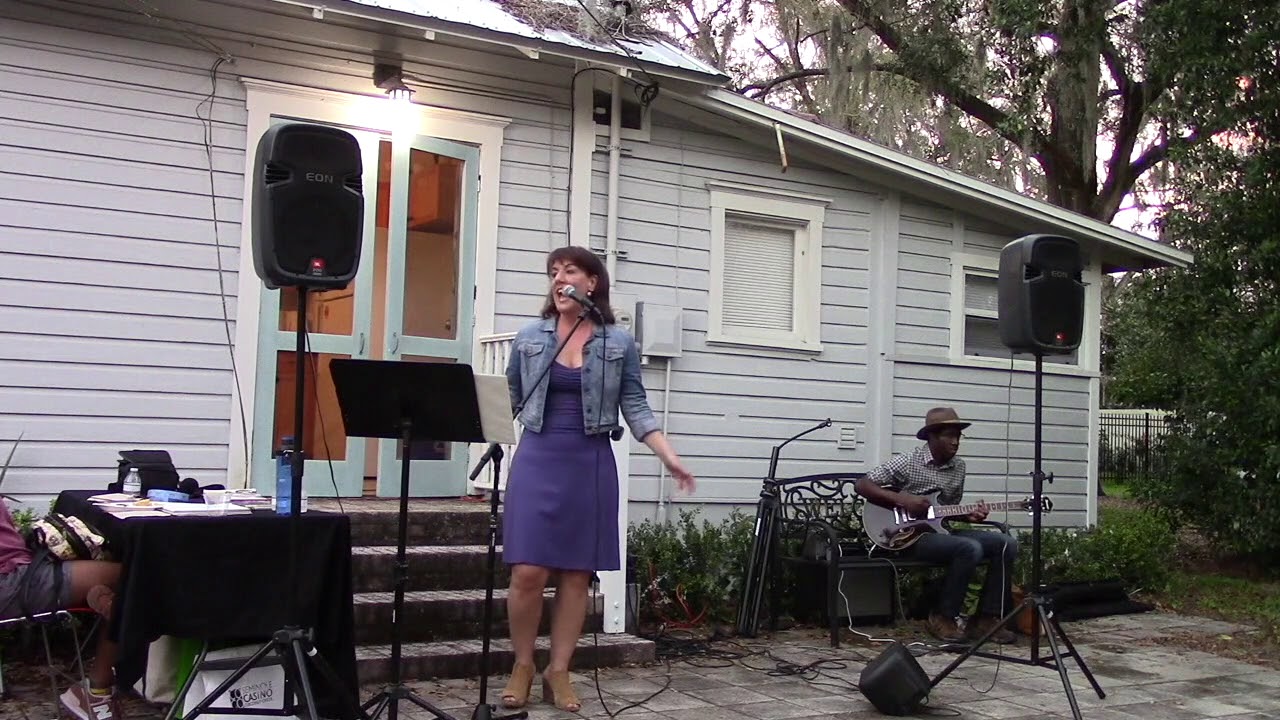 Toni Deckers sings Liquid Lunch