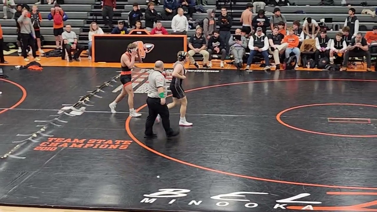 Minooka vs Oswego East - 157lbs