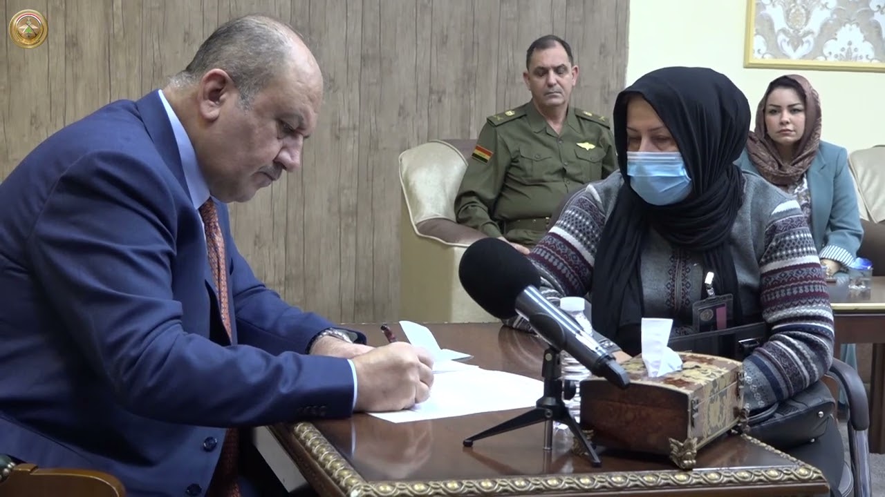 وزير الدفاع يستقبل عدداً من عائلات الشهداء والجرحى الأبطال